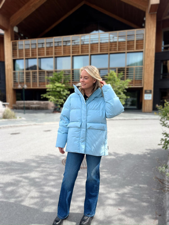 Ravy | Women’s mid-length hooded jacket with an oversized structured silhouette