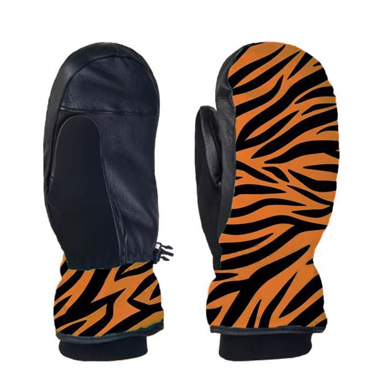 Marra | Women’s snowboard mittens with graphic detailing and streamlined winter shaping
