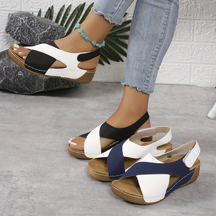 Aurelia | Women's strapped sandals with sculpted footbed