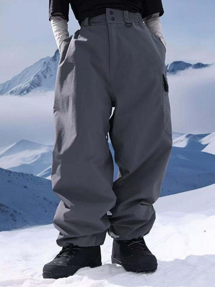 Arliss | Women’s baggy snow pants with performance-driven shaping