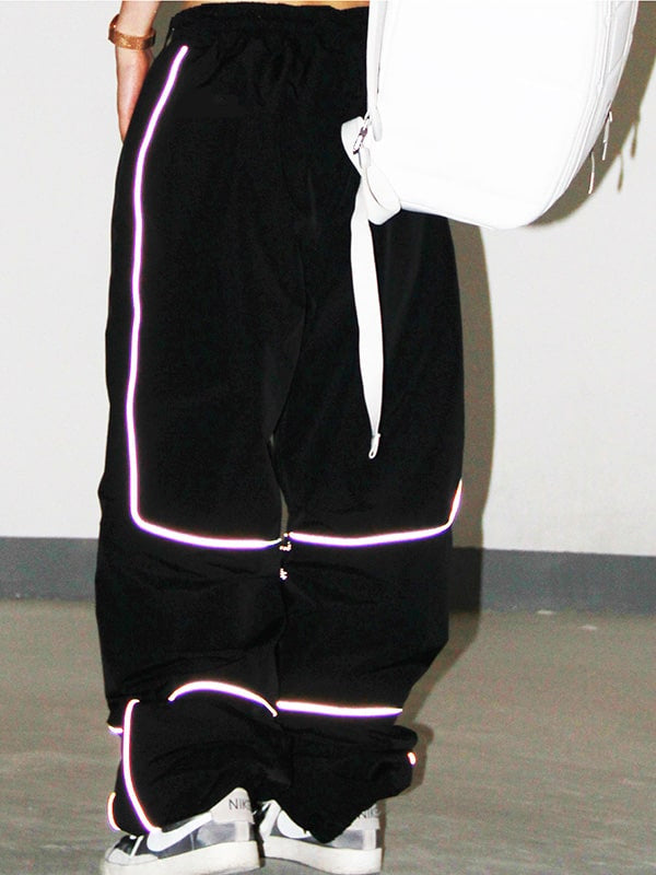 Cadenza | Women’s baggy snow pants with reflective detailing and multi-pocket shaping