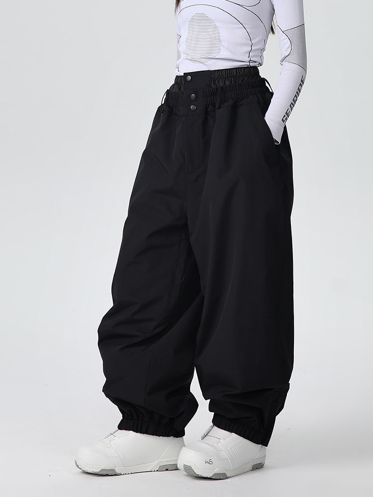 Taria | Women’s baggy snow pants with mountain-ready cargo shaping