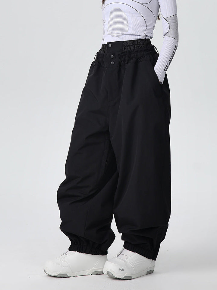 Taria | Women’s baggy snow pants with mountain-ready cargo shaping