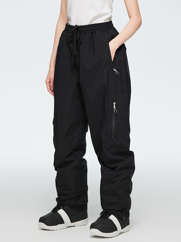 Arlenne | Women’s cargo snow pants with baggy mountain-ready shaping