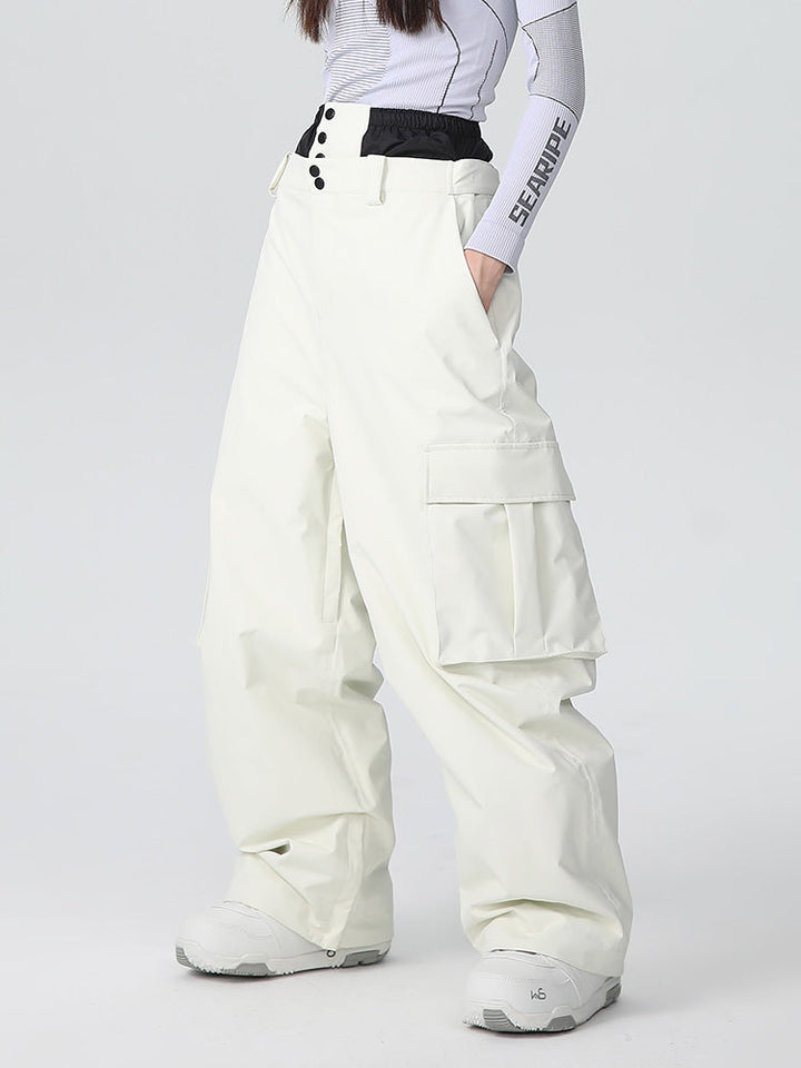 Jorlyn | Women’s baggy snow pants with mountain-ready cargo shaping