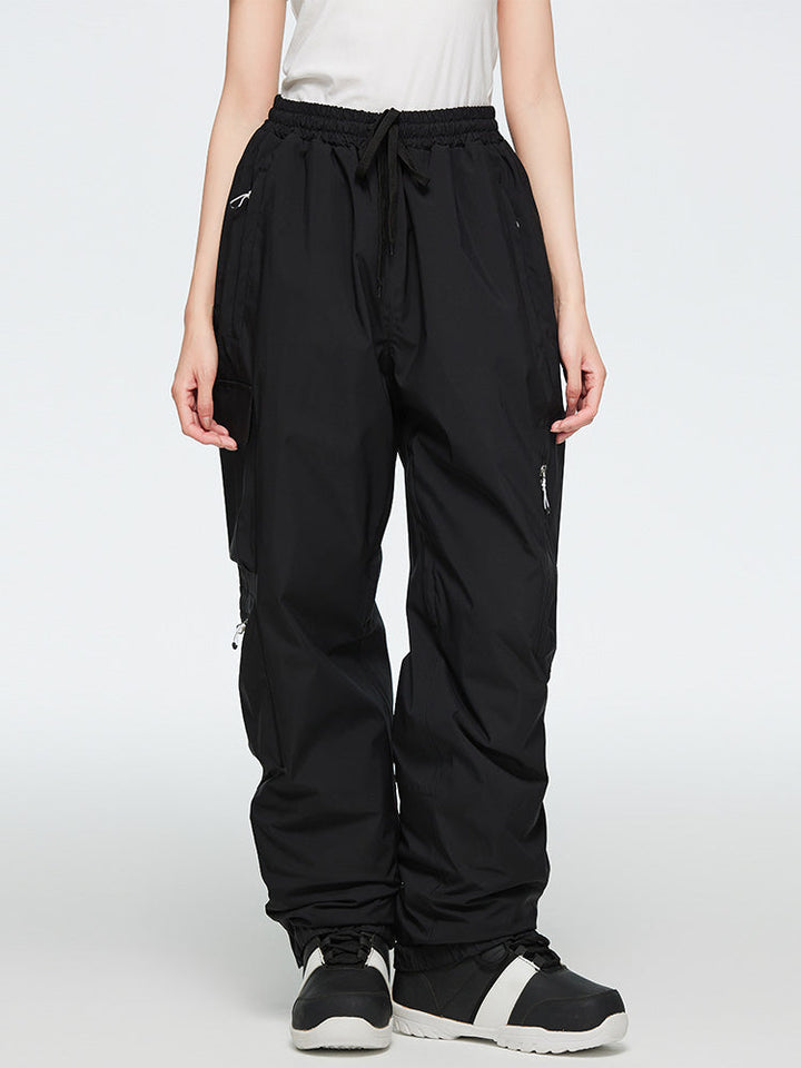 Arlenne | Women’s cargo snow pants with baggy mountain-ready shaping