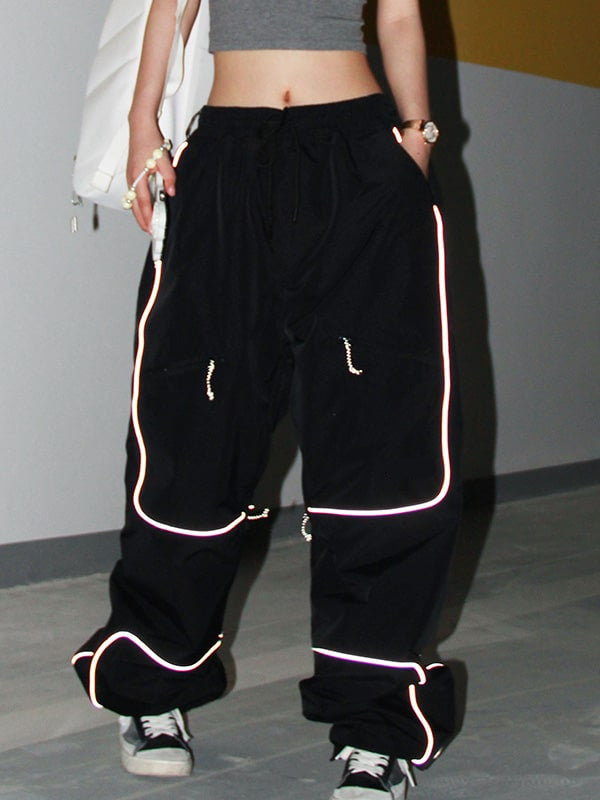 Cadenza | Women’s baggy snow pants with reflective detailing and multi-pocket shaping