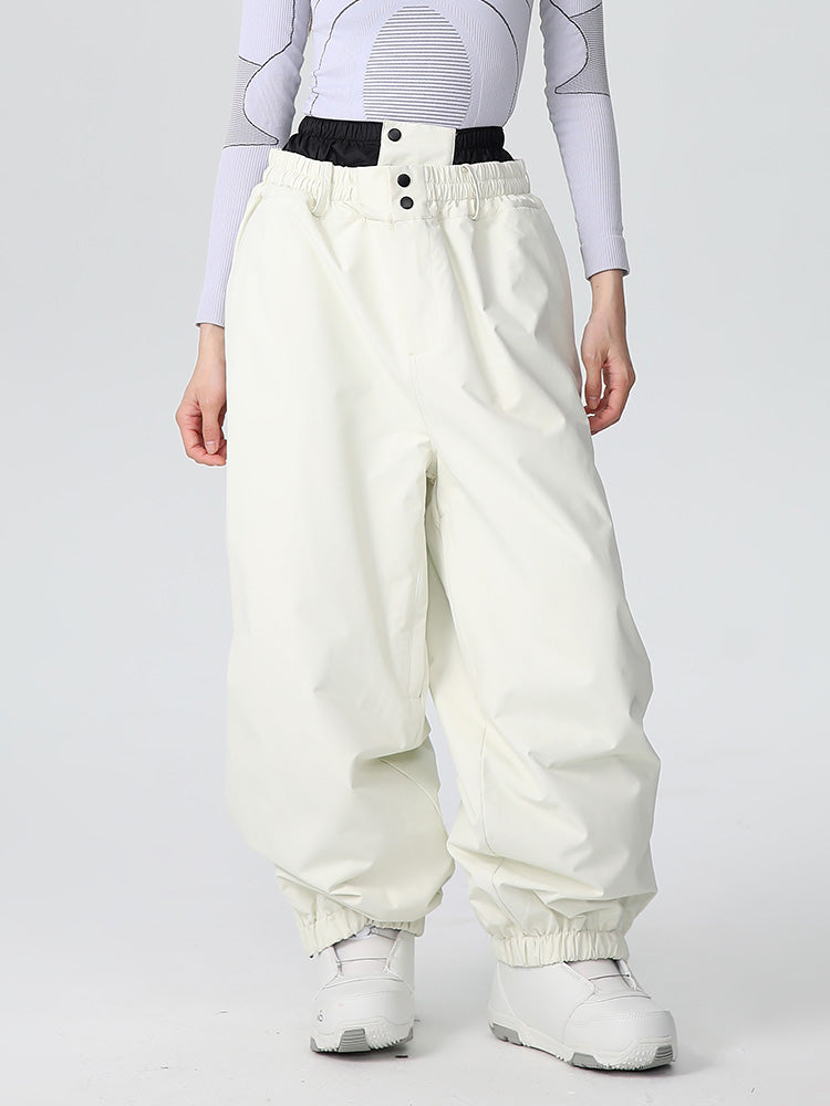 Taria | Women’s baggy snow pants with mountain-ready cargo shaping