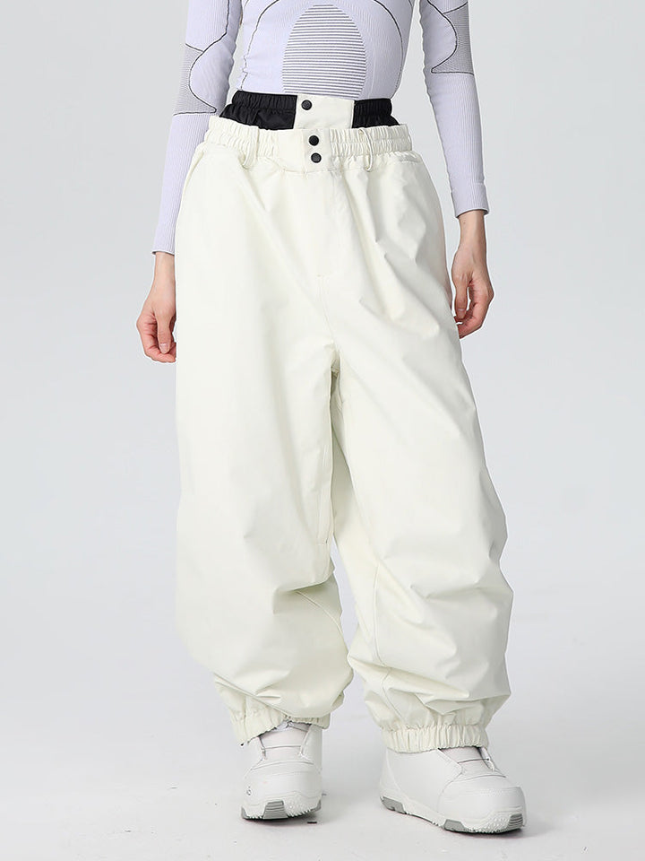 Taria | Women’s baggy snow pants with mountain-ready cargo shaping