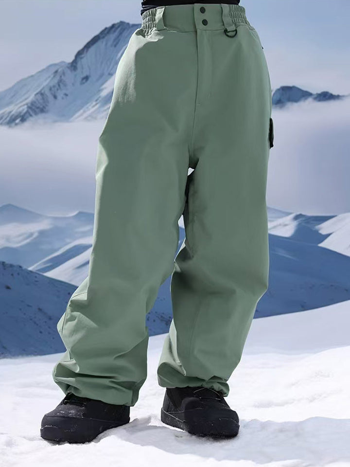 Arliss | Women’s baggy snow pants with performance-driven shaping