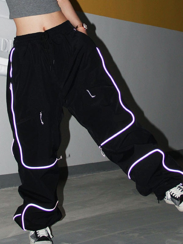 Cadenza | Women’s baggy snow pants with reflective detailing and multi-pocket shaping