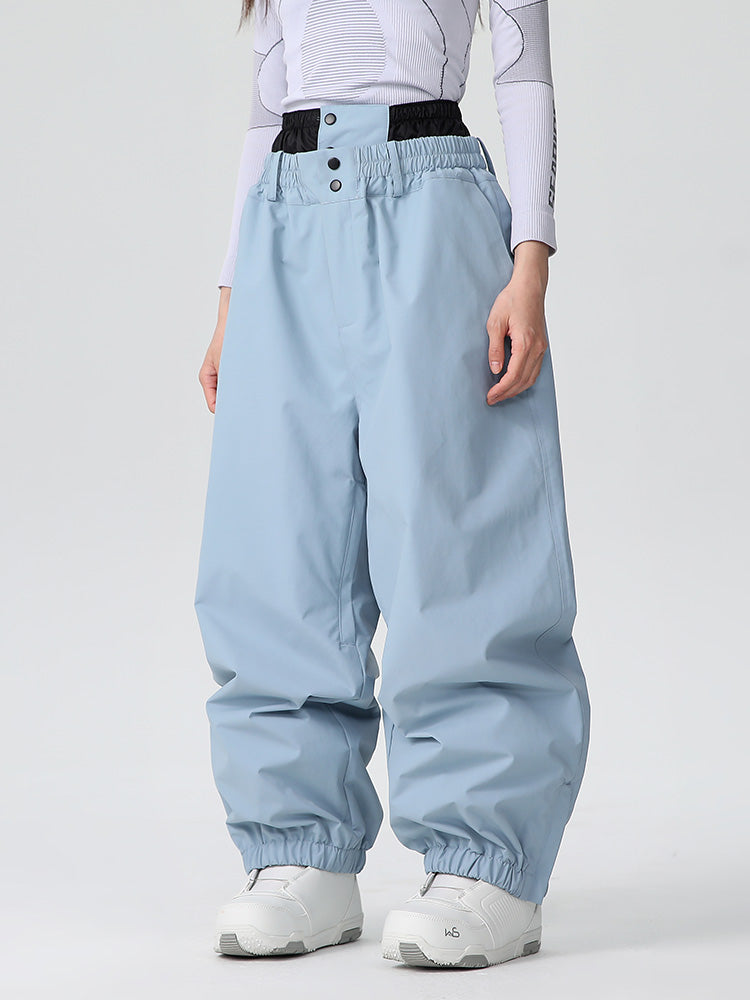 Taria | Women’s baggy snow pants with mountain-ready cargo shaping