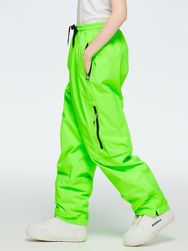 Arlenne | Women’s cargo snow pants with baggy mountain-ready shaping