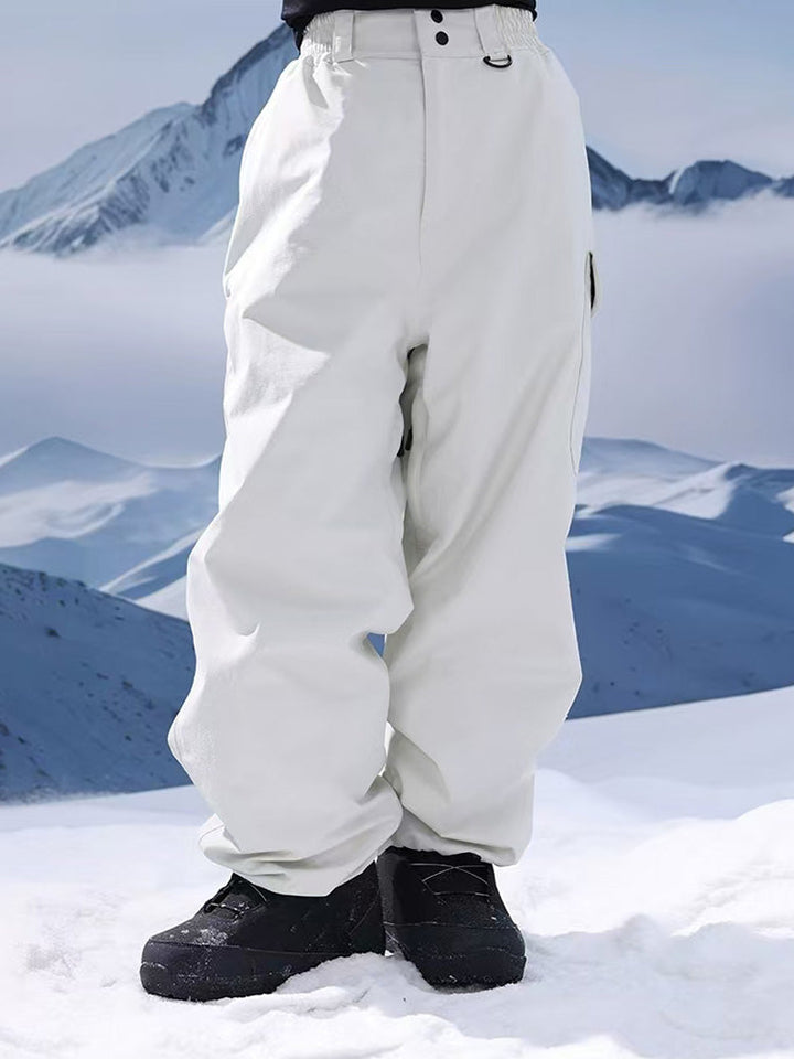 Arliss | Women’s baggy snow pants with performance-driven shaping