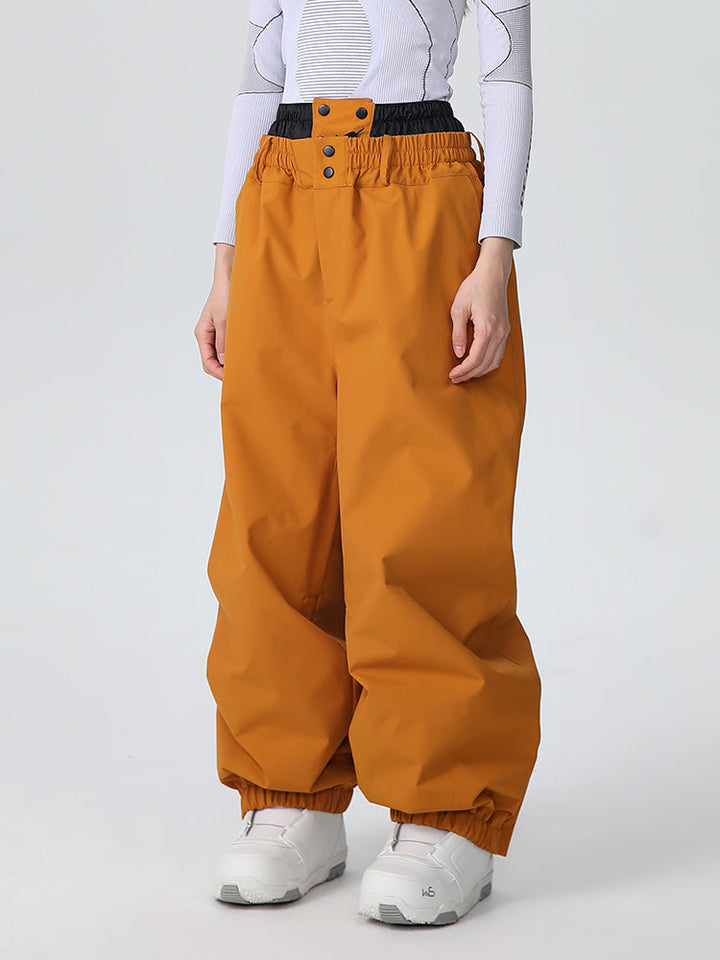 Taria | Women’s baggy snow pants with mountain-ready cargo shaping