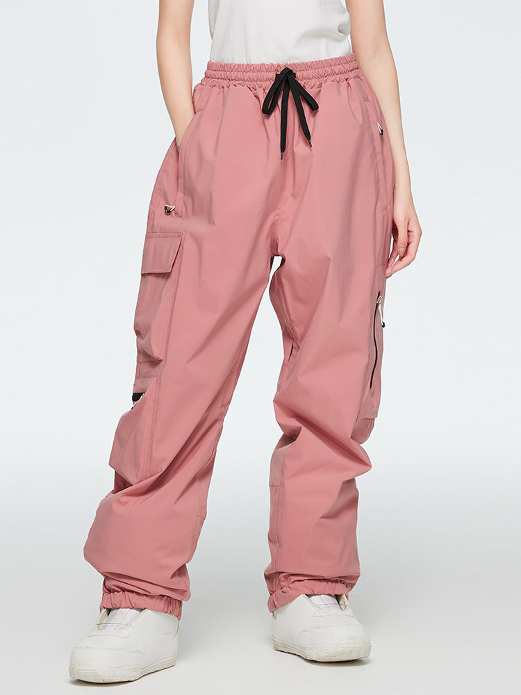 Arlenne | Women’s cargo snow pants with baggy mountain-ready shaping