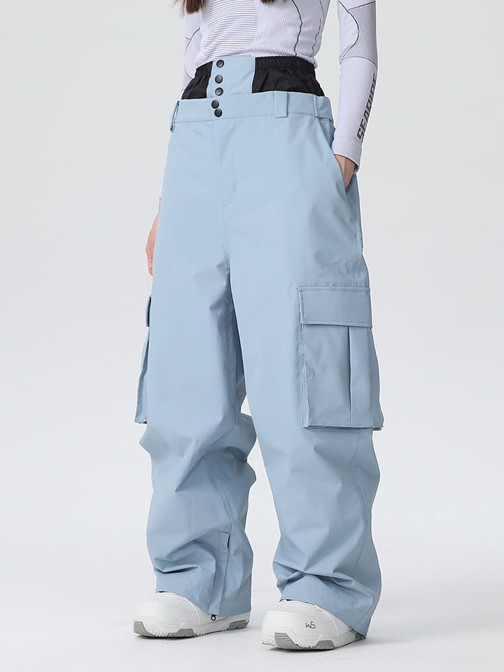 Jorlyn | Women’s baggy snow pants with mountain-ready cargo shaping