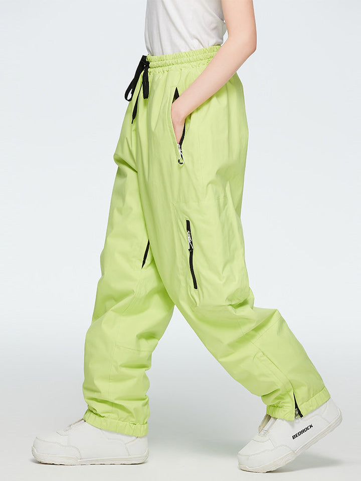 Arlenne | Women’s cargo snow pants with baggy mountain-ready shaping