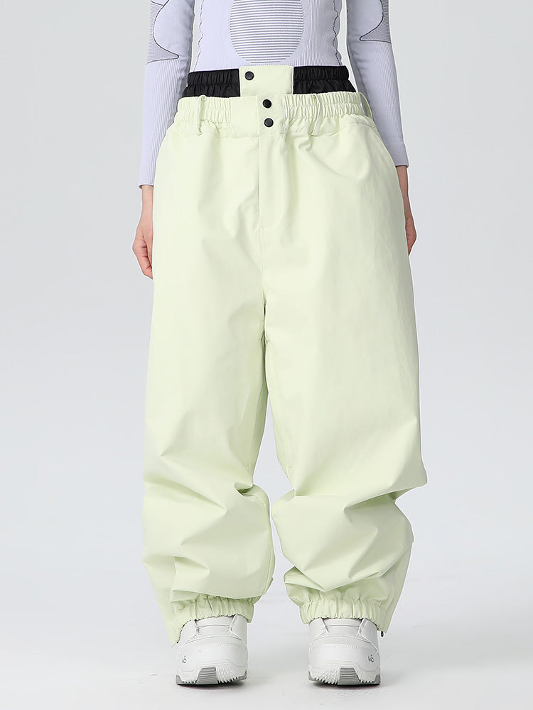 Taria | Women’s baggy snow pants with mountain-ready cargo shaping