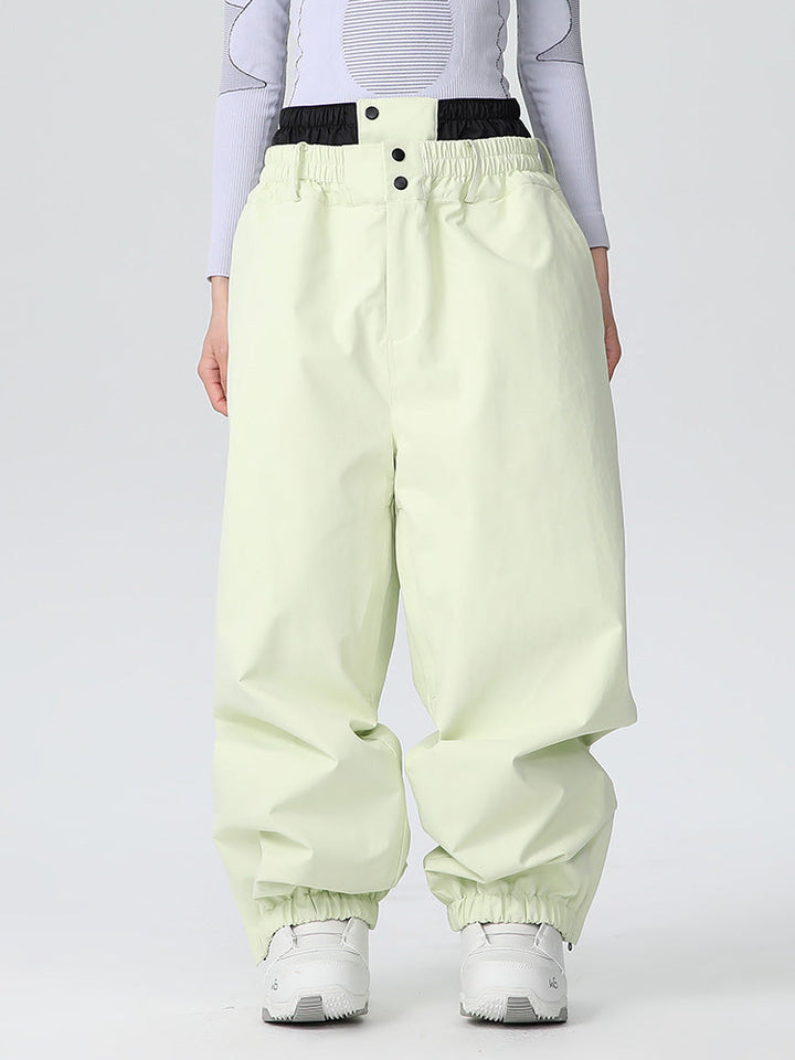 Taria | Women’s baggy snow pants with mountain-ready cargo shaping