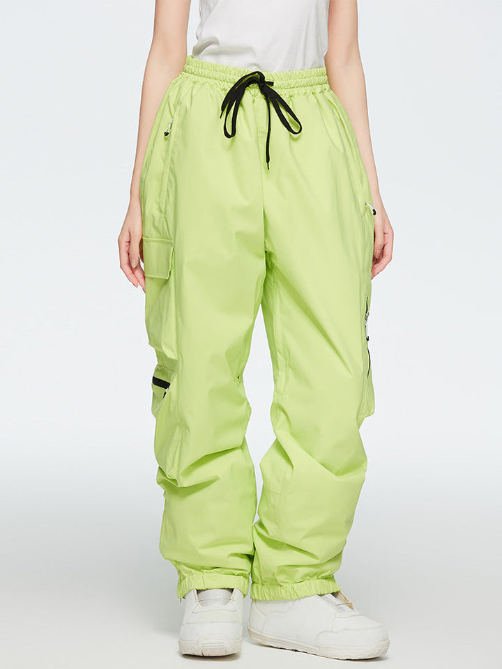 Arlenne | Women’s cargo snow pants with baggy mountain-ready shaping