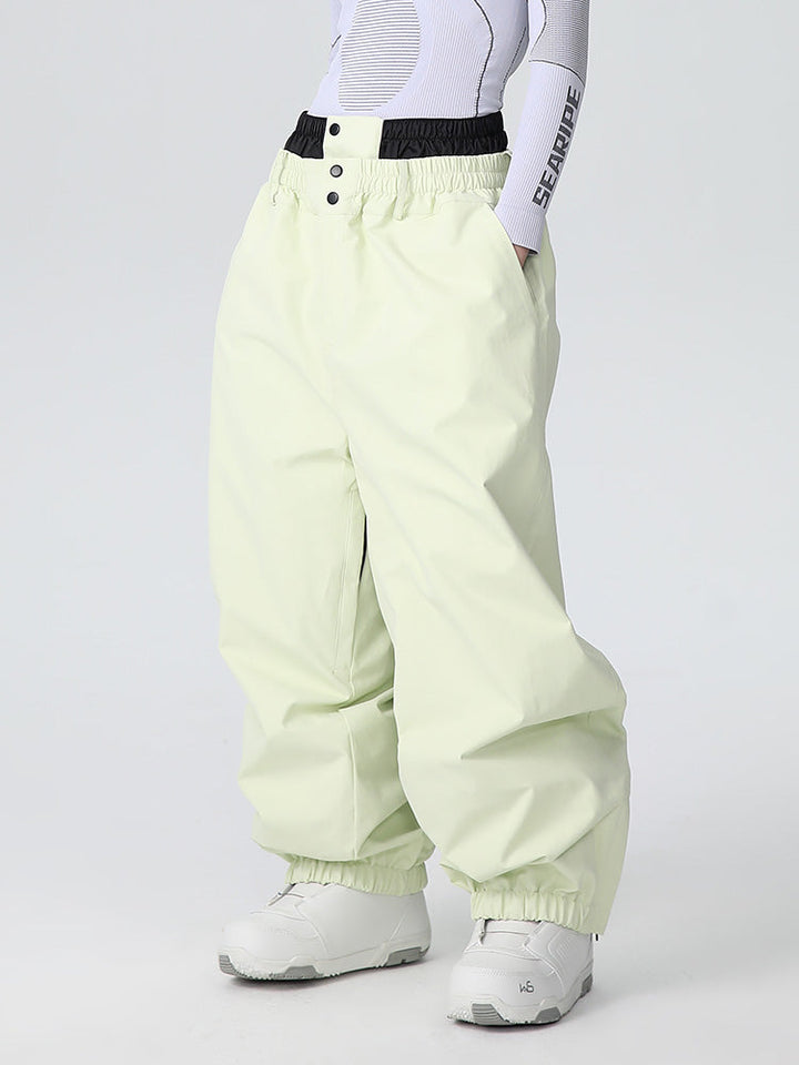 Taria | Women’s baggy snow pants with mountain-ready cargo shaping