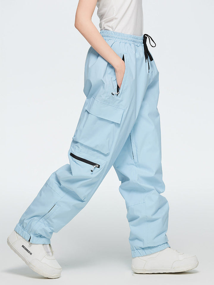 Arlenne | Women’s cargo snow pants with baggy mountain-ready shaping