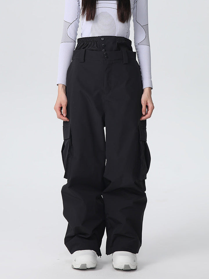 Jorlyn | Women’s baggy snow pants with mountain-ready cargo shaping