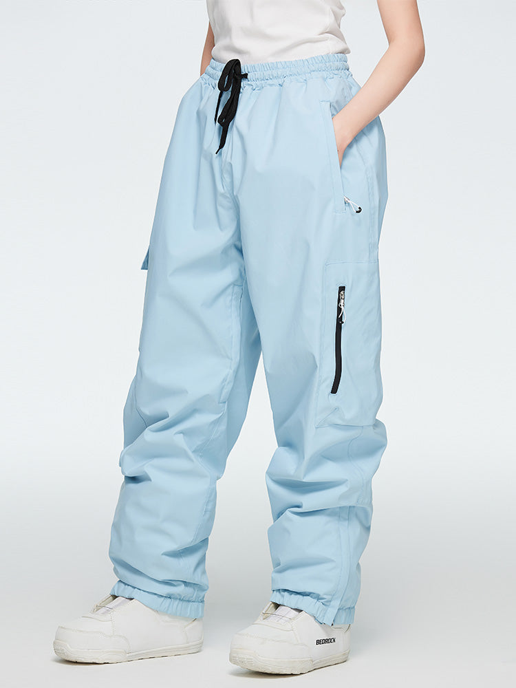 Arlenne | Women’s cargo snow pants with baggy mountain-ready shaping