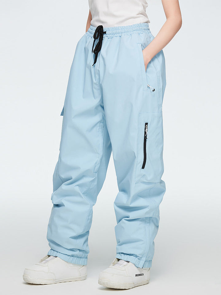 Arlenne | Women’s cargo snow pants with baggy mountain-ready shaping