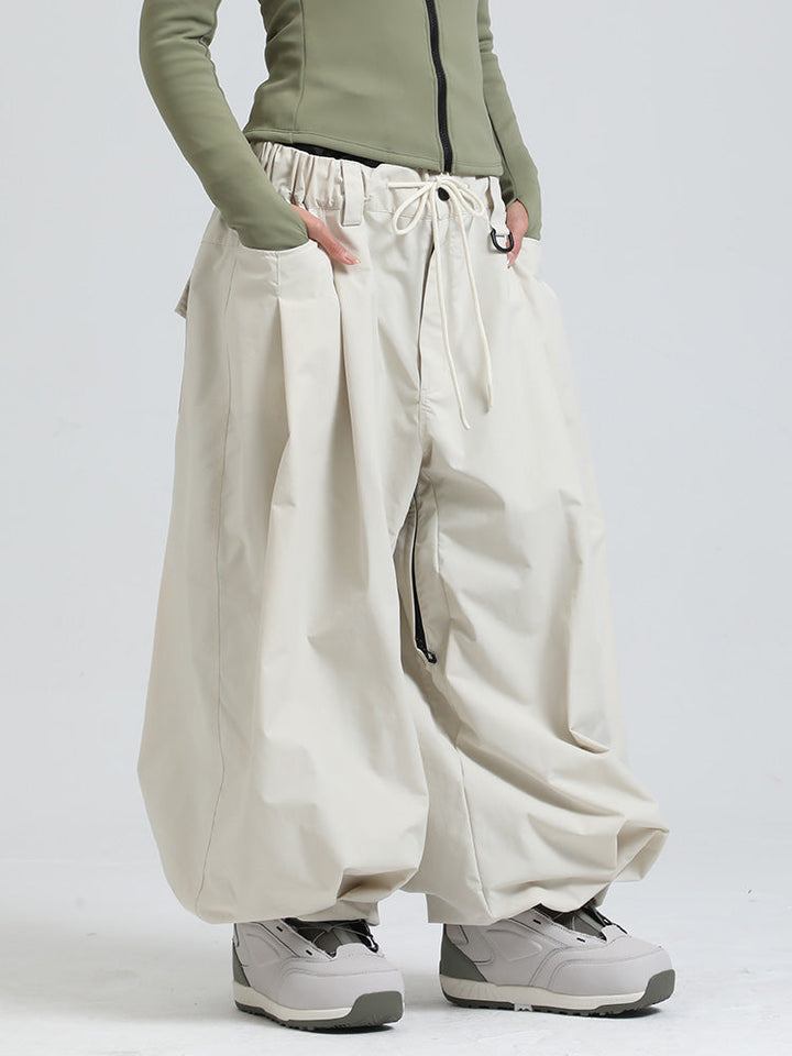 Vayla | Women’s super baggy snow pants with park-ready cargo shaping