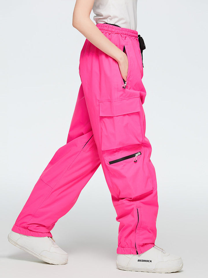 Arlenne | Women’s cargo snow pants with baggy mountain-ready shaping