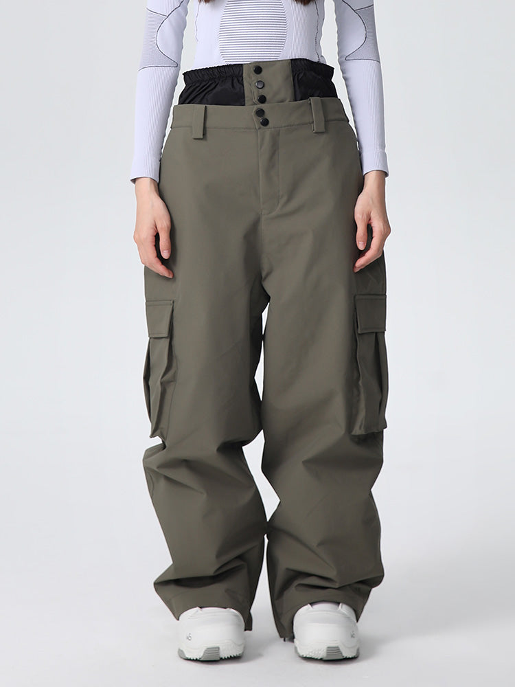 Jorlyn | Women’s baggy snow pants with mountain-ready cargo shaping