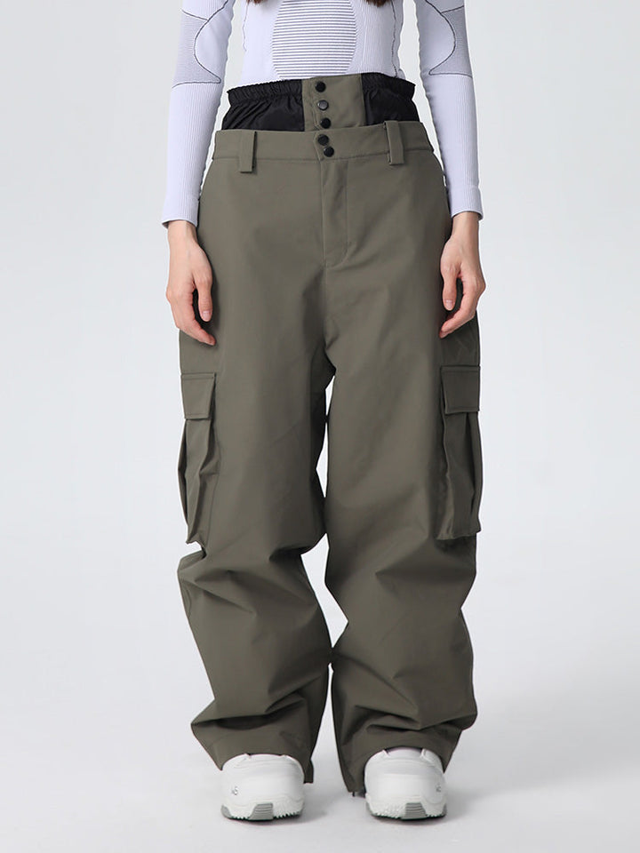 Jorlyn | Women’s baggy snow pants with mountain-ready cargo shaping