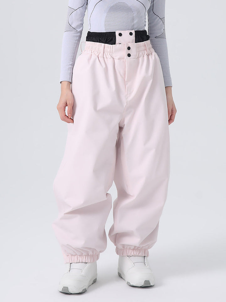 Taria | Women’s baggy snow pants with mountain-ready cargo shaping