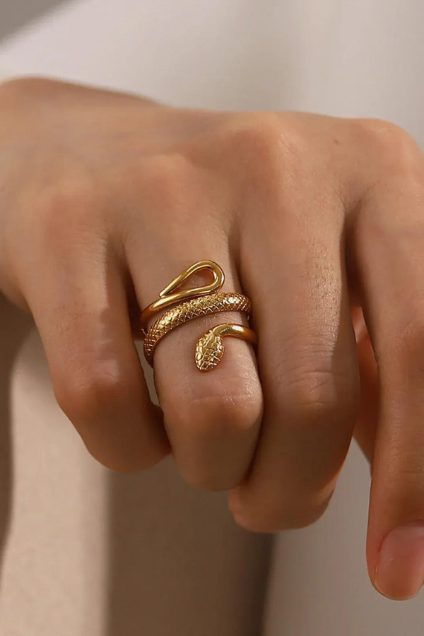 Dakota | Women's statement ring with sculpted snake