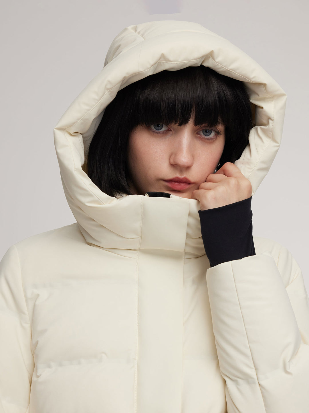 Arlae | Women’s long hooded winter jacket with a structured thermal silhouette