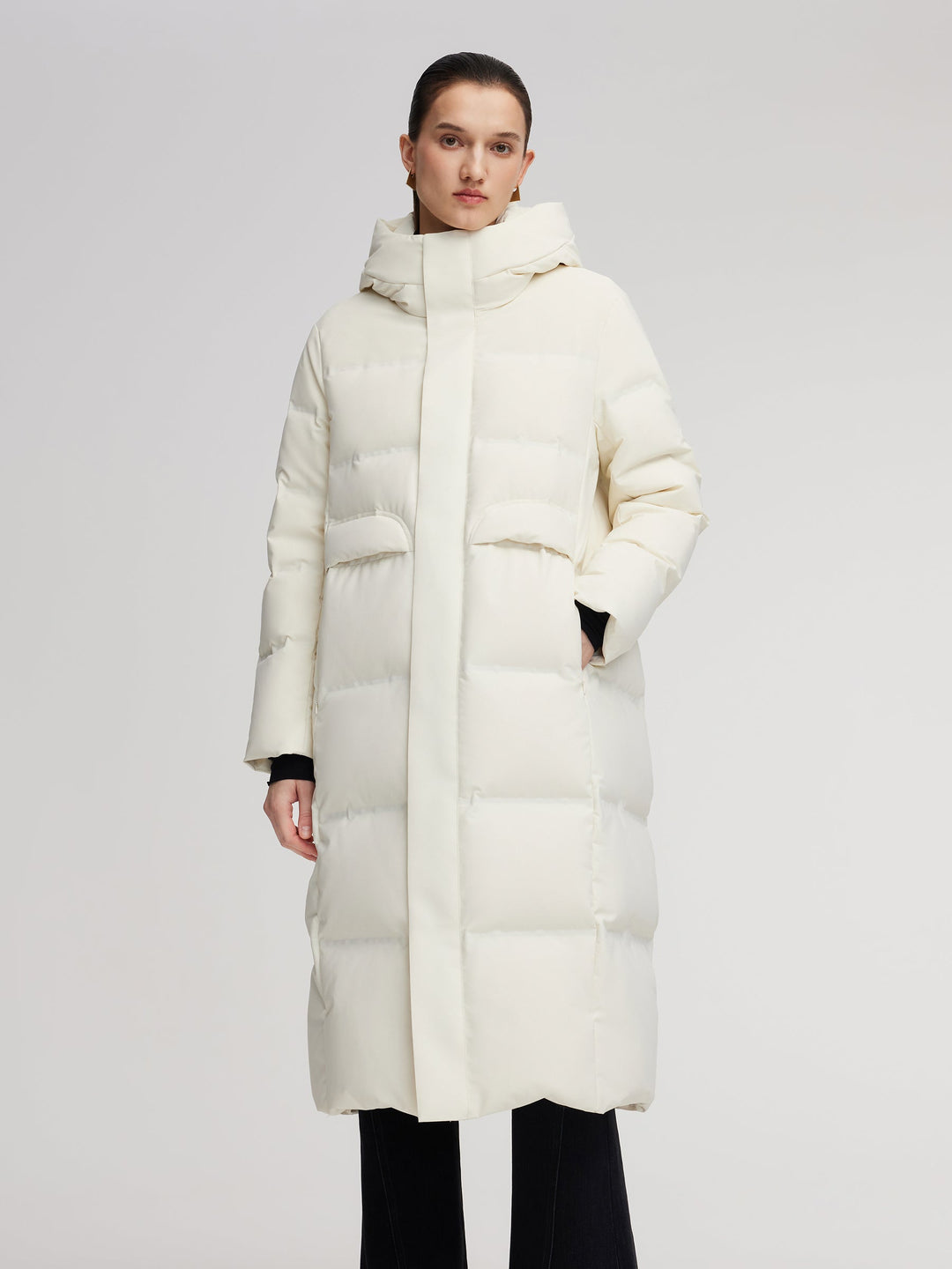 Saelyn | Women’s long hooded winter coat with a streamlined, insulated silhouette