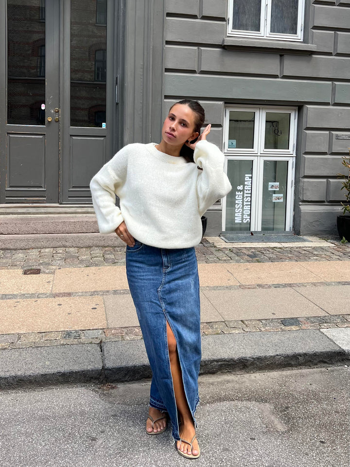 Blair | Women’s oversized knit with balloon sleeve design