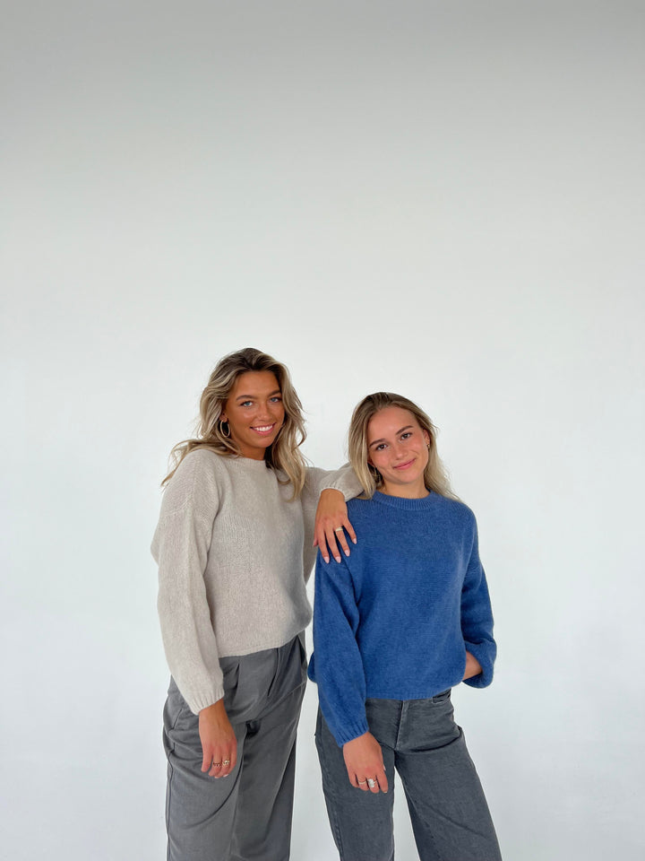 Hazel | Women’s knit sweater with oversized balloon sleeve design