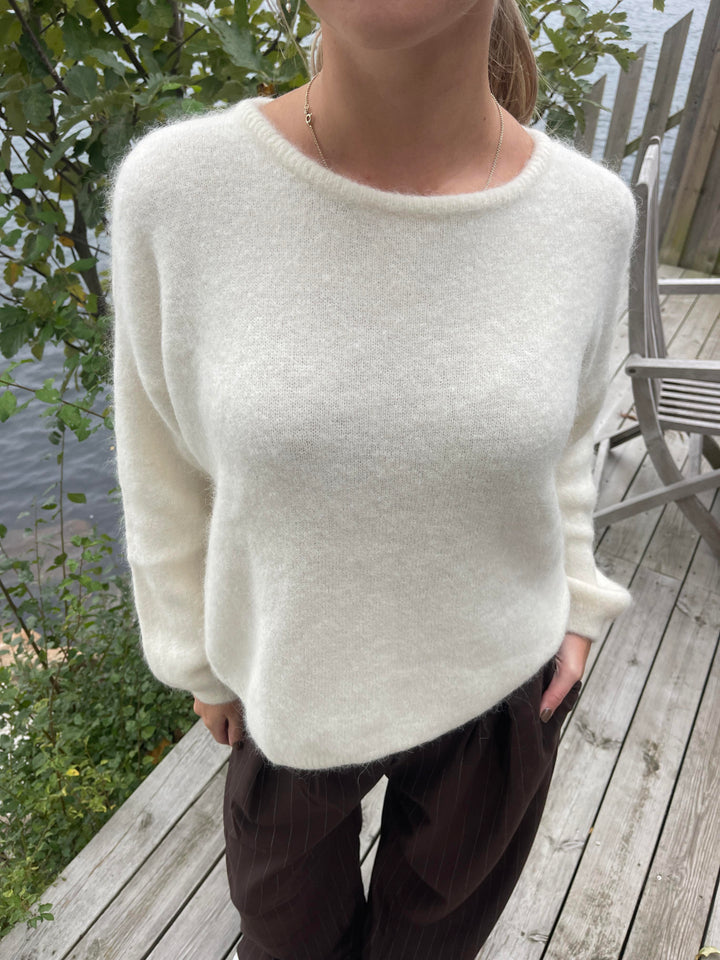 Tessa | Women’s knit sweater with oversized fit design