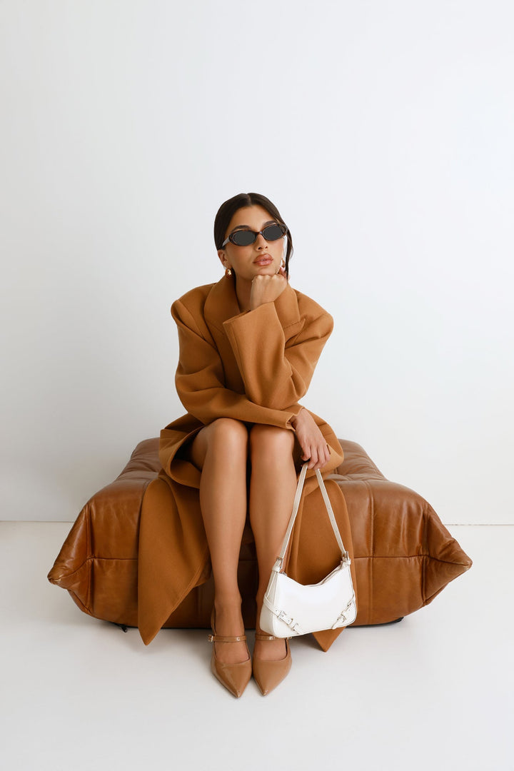 Donna | Women’s structured shoulder bag with buckle strap details