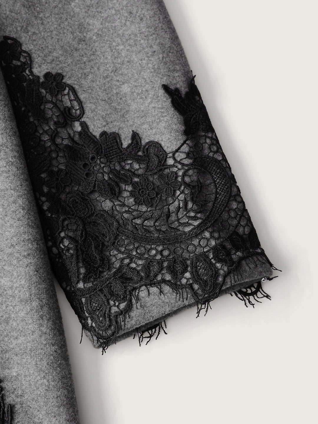 Wanda | Women’s color contrast belted lace jacket