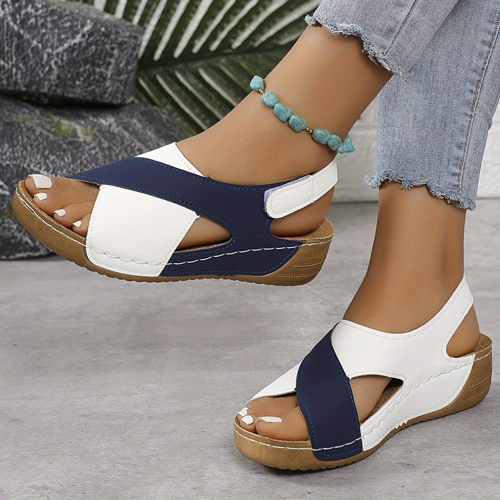 Aurelia | Women's strapped sandals with sculpted footbed