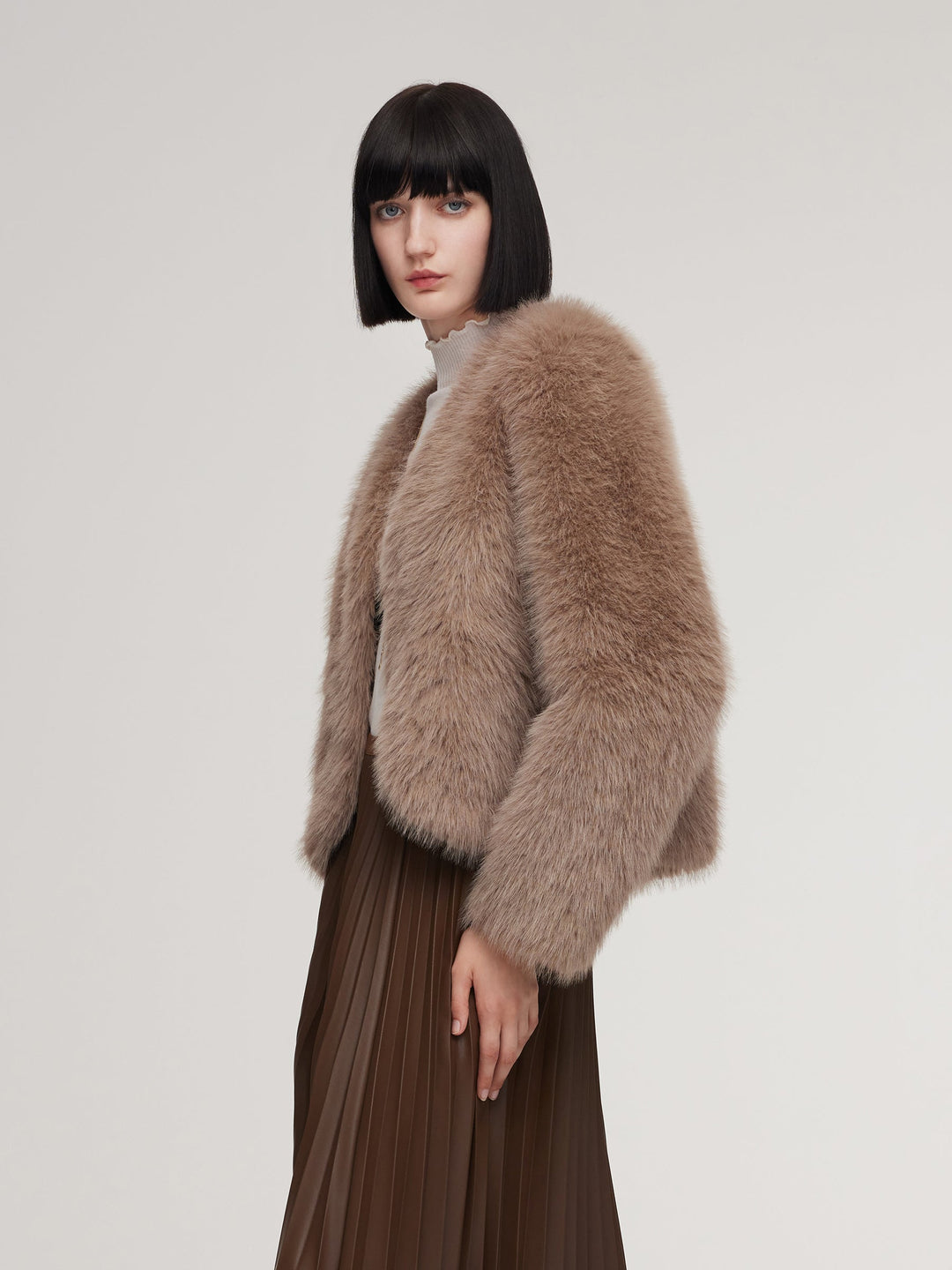 Sylin | Women’s plush V-neck coat with a soft, voluminous silhouette