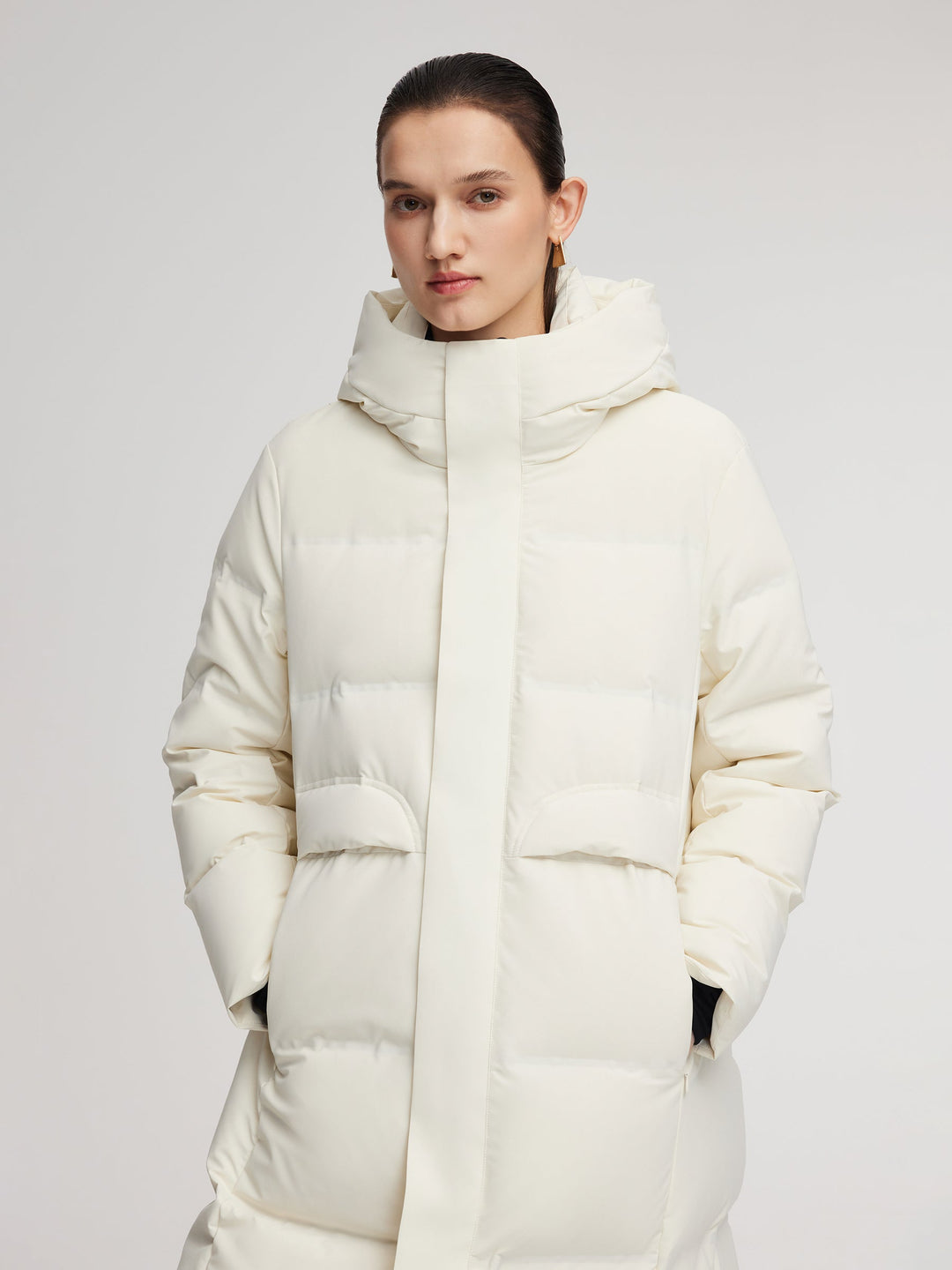 Saelyn | Women’s long hooded winter coat with a streamlined, insulated silhouette