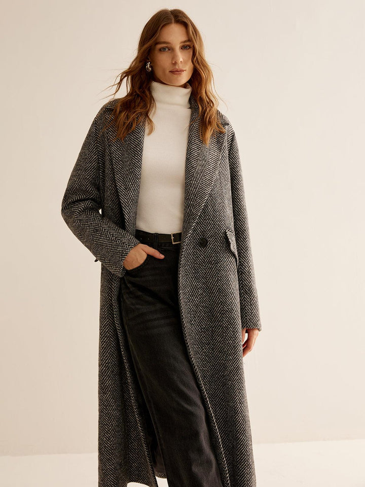 Sophie | Women’s versatile long trench coat with herringbone pattern and wide lapels