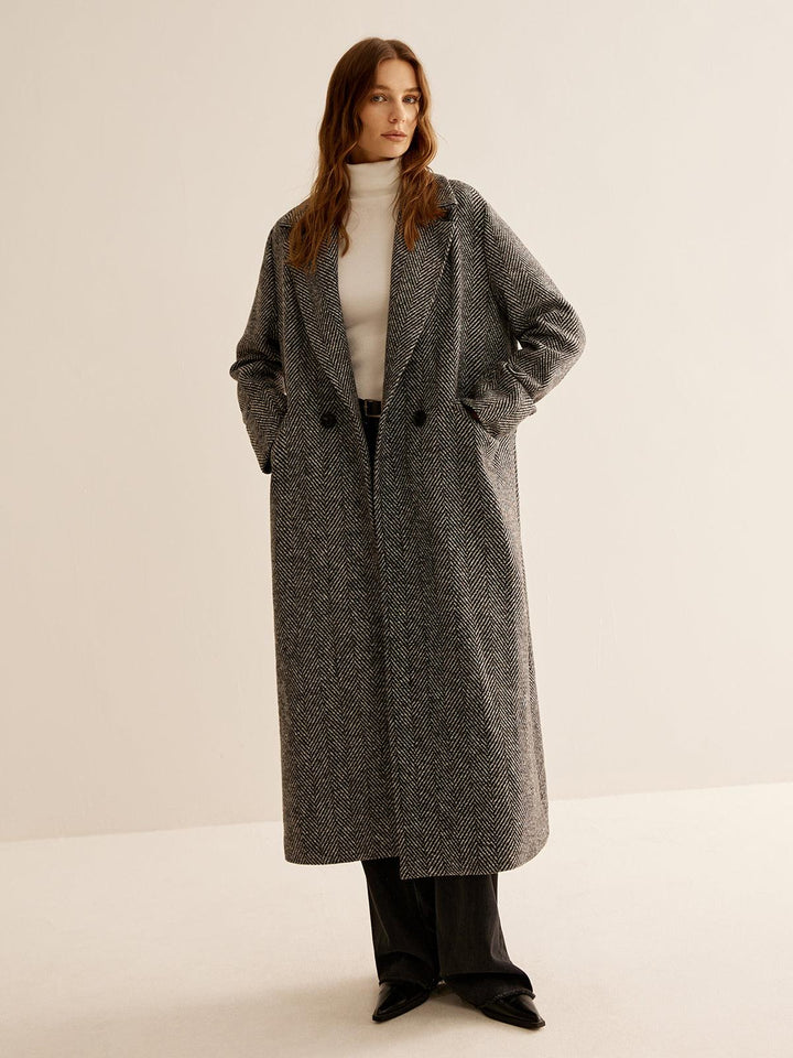 Sophie | Women’s versatile long trench coat with herringbone pattern and wide lapels