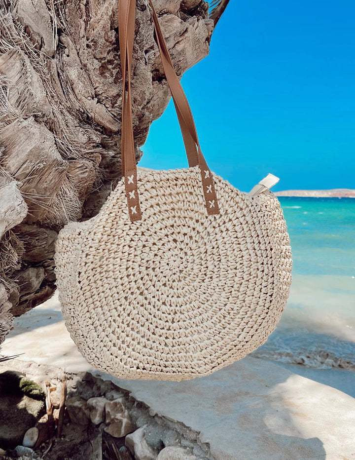 Janeth | Women’s handmade round straw tote bag with zipper closure