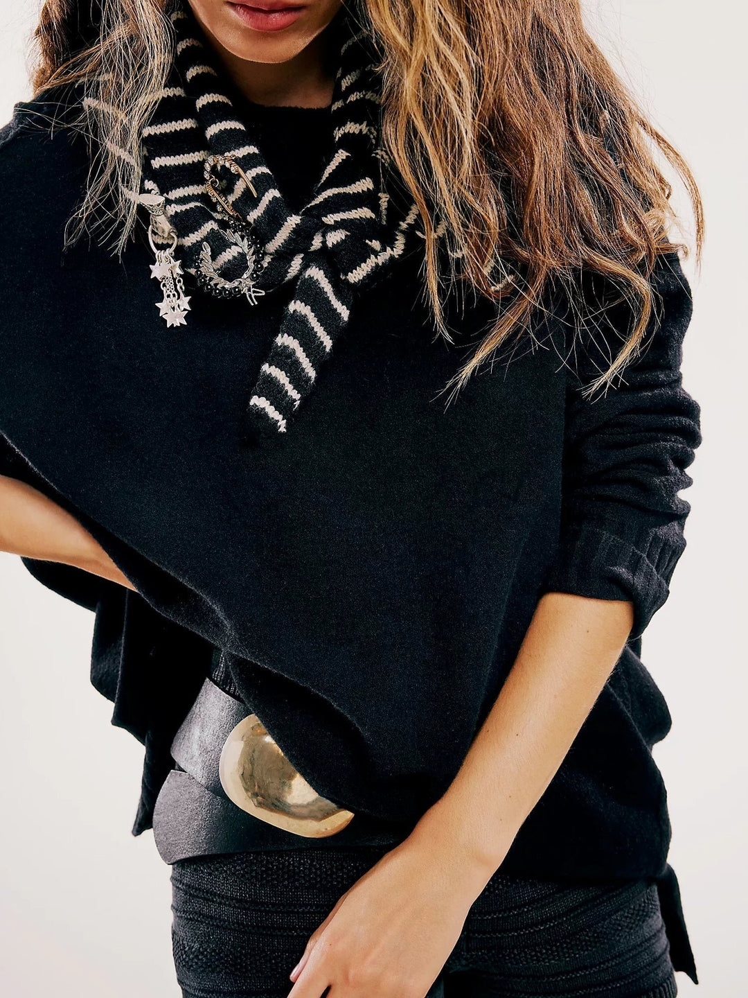 Lira | Women’s lace mini skirt with pleated design